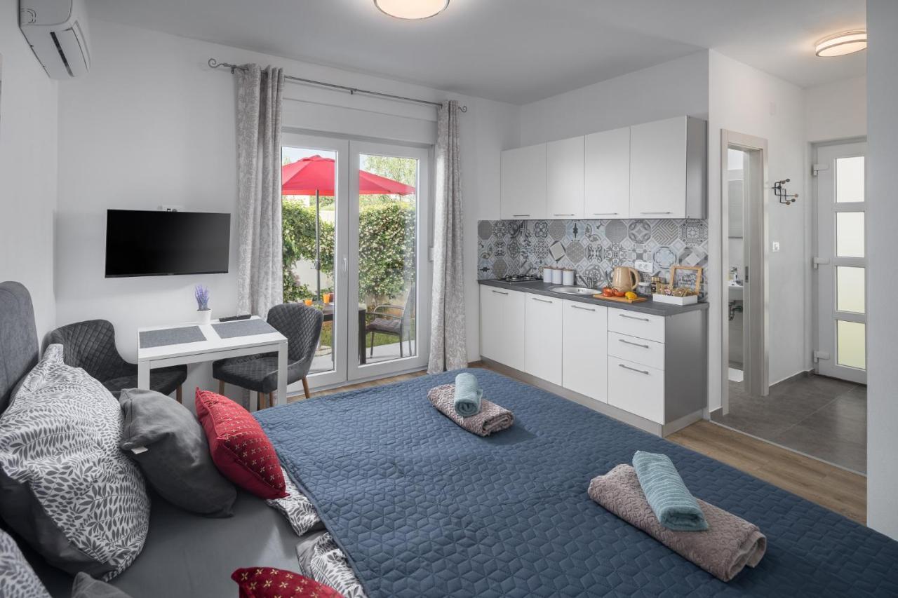 Studio Apartments Villa Valla - Free Bikes 法扎纳 外观 照片