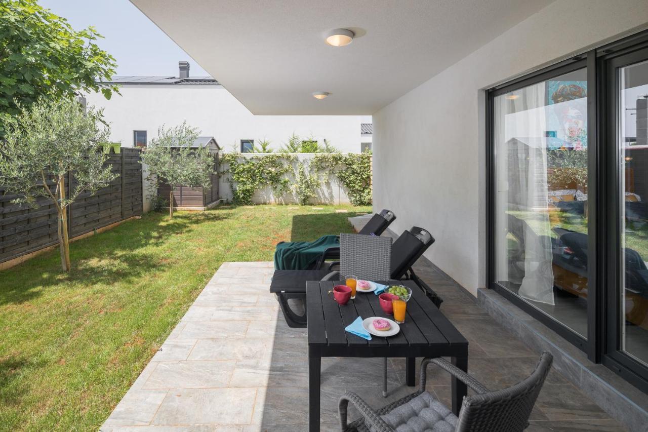 Studio Apartments Villa Valla - Free Bikes 法扎纳 外观 照片
