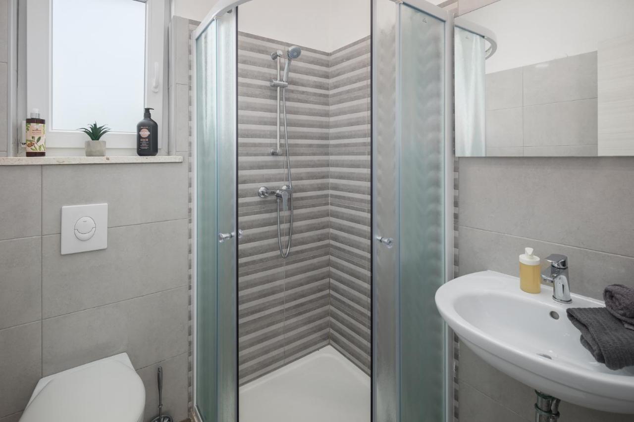 Studio Apartments Villa Valla - Free Bikes 法扎纳 外观 照片