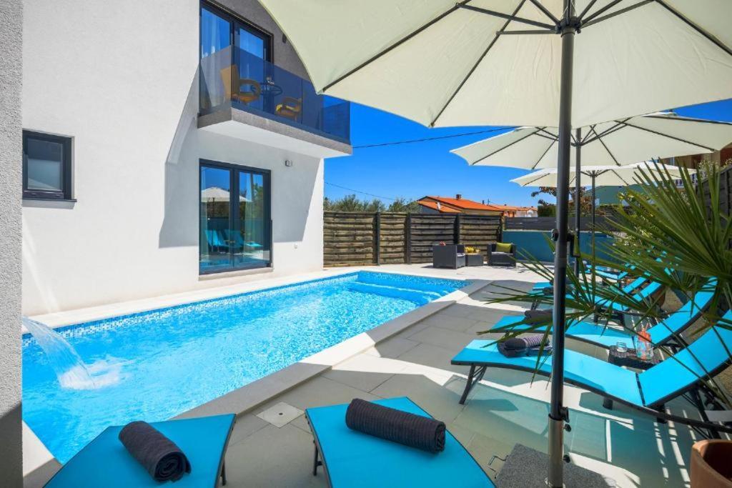 Studio Apartments Villa Valla - Free Bikes 法扎纳 外观 照片