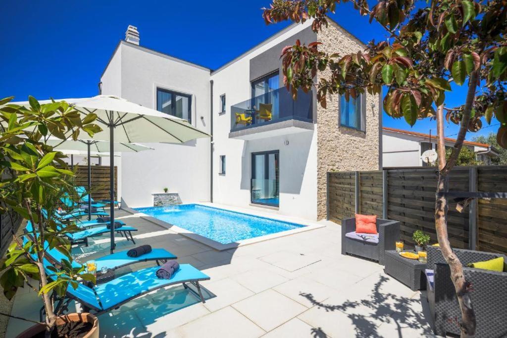 Studio Apartments Villa Valla - Free Bikes 法扎纳 外观 照片